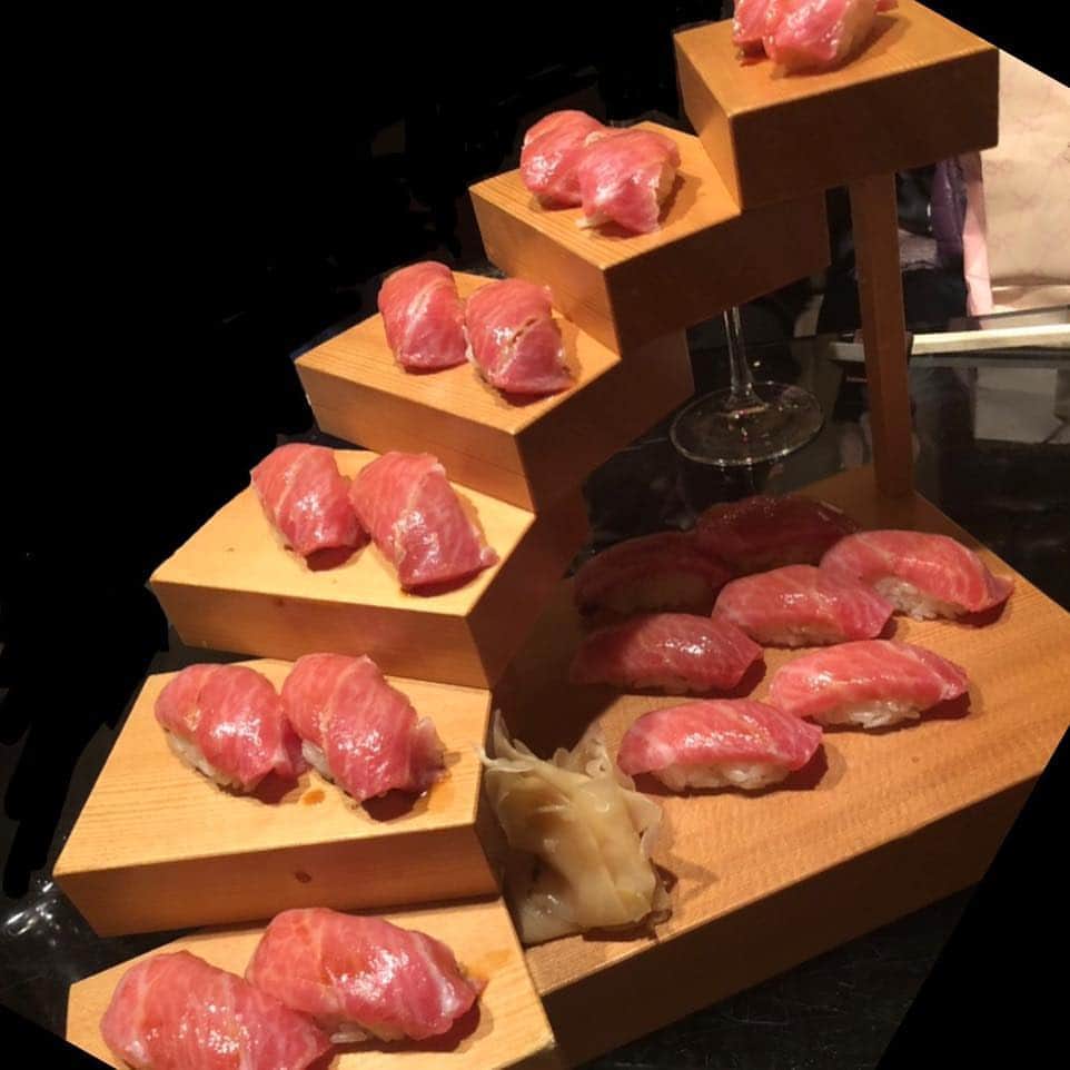 麻美さんのインスタグラム写真 - (麻美Instagram)「西麻布すし仙🍣 ． トロ食べたくなったら直行🚶‍♂️💨 ． Opus One祭り🍷🍷🍷 ． #西麻布#すし仙西麻布 #とろ#握り#夜食#赤ワイン #オーパスワン#opusone  #sushi#nishiazabu#sushisen #wine#winelover #japanesefood」12月25日 1時22分 - mami0s