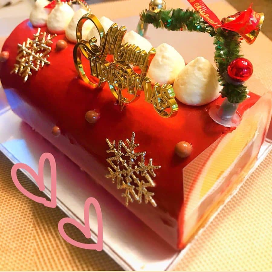 葉月祥子さんのインスタグラム写真 - (葉月祥子Instagram)「Happy Merry Christmas❣️🎅🎄🎁🎉🎂﻿ ﻿ ﻿ ﻿ ﻿ 私は、パティスリーKOSAIのケーキでお祝いしました🥂🎂☺️🎅❣️﻿ ﻿ ﻿ こさいさん、今年も素敵なケーキをありがとうございます😊❣️マンゴーとココナッツの風味が本当に美味しい☺️💓﻿ ﻿ ﻿ ﻿ ﻿ ﻿ 皆さま 素敵なクリスマスをお過ごしください😊💓🎅❣️﻿ ﻿ ﻿ #メリークリスマス﻿ #merrychristmas  #クリスマスケーキ  #パティスリーkosai  #素敵なクリスマスを  #happymerychristmas」12月25日 11時47分 - shokohazz210