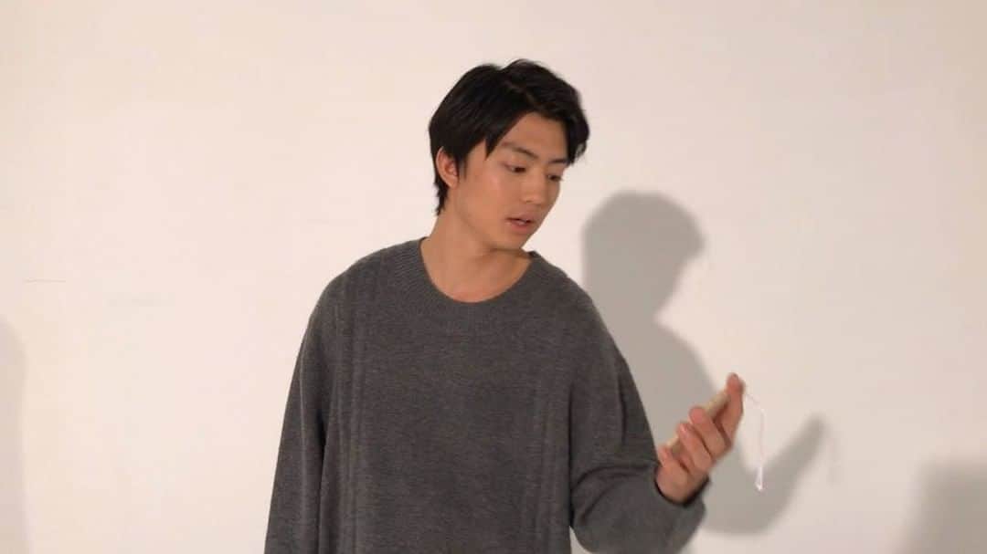 伊藤健太郎のインスタグラム：「伊藤健太郎が、小日向大河役で出演するドラマ『この恋はツミなのか⁉︎』最終回は、TBSで、本日12/25(火)25:41~ 絵馬でーす！ 飛車だよ！ . @aoao_tt_ @mbs_dramaism  #aoao #伊藤健太郎  #この恋はツミなのか  #恋ツミ  #アシガール  #アシガールSP  #若君  #JRSKISKI  #この雪には熱がある #新幹線でゲレンデへ  #あさま  #はくたか  #かがやき ‪#Maxとき  #とき  #Maxたにがわ  #たにがわ  #はやぶさ  #はやて  #やまびこ  #なすの  #スーパーこまち  #こまち  #つばさ  #シンカリオン  #ムビふぁぼ #健太郎ANN0 #春のめざめ  #惡の華  #メリークリスマス」