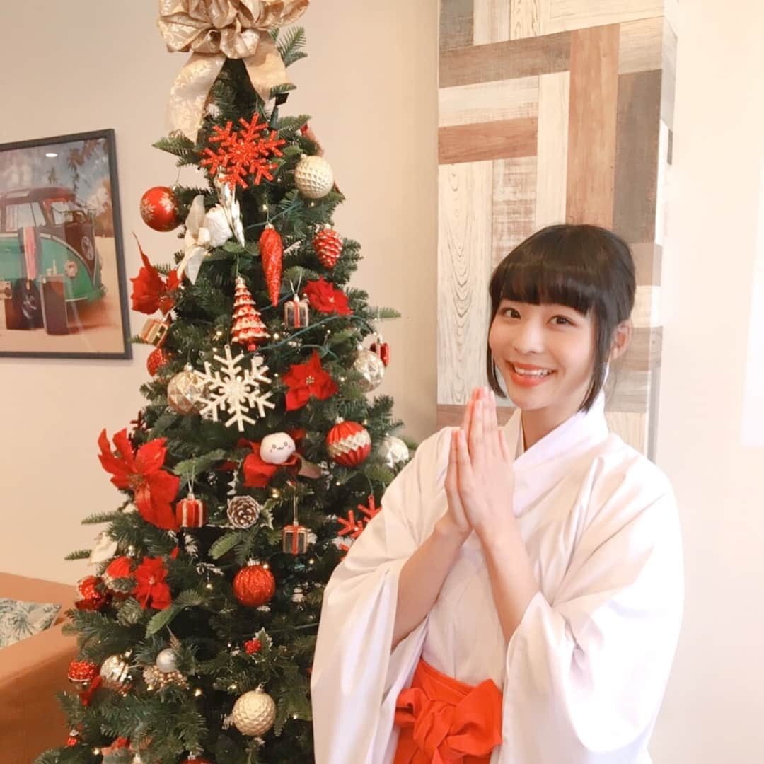 寺嶋由芙さんのインスタグラム写真 - (寺嶋由芙Instagram)「メリークリスマス(ﾟωﾟ) 今度は和洋折衷でお届けだよ(ﾟωﾟ) 赤と白だからほぼサンタ(ﾟωﾟ) ・ #メリークリスマス #クリスマス #ゆっふぃー #巫女 #ドドん さん #お坊さん #御朱印グルメぐり #千葉県 #栄市 #カリフォルニアキッチン #ケーブルネット296  #パンケーキ #粉ドル #だいふく日記」12月25日 12時34分 - yufu_terashima