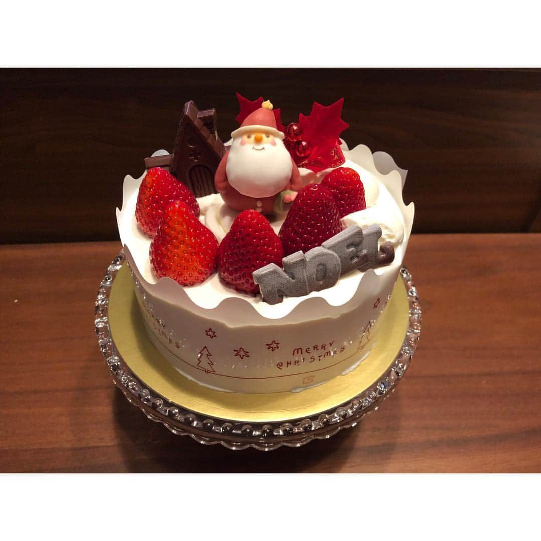 倉窪莉沙さんのインスタグラム写真 - (倉窪莉沙Instagram)「* メリークリスマス🎄❤️ はじめてのクリスマスはご馳走を見てヨダレを垂らし、パパサンタを見て大号泣😂でもプレゼント沢山もらえて良かったね🎁 . #クリスマス #merryChristmas #Xmas #クリスマスツリー #クリスマスケーキ #赤ちゃんのいる生活 #赤ちゃんとの暮らし #新米ママ #ベビー #baby #女の子 #girl #女の子ママ」12月25日 12時48分 - risa_kurakubo