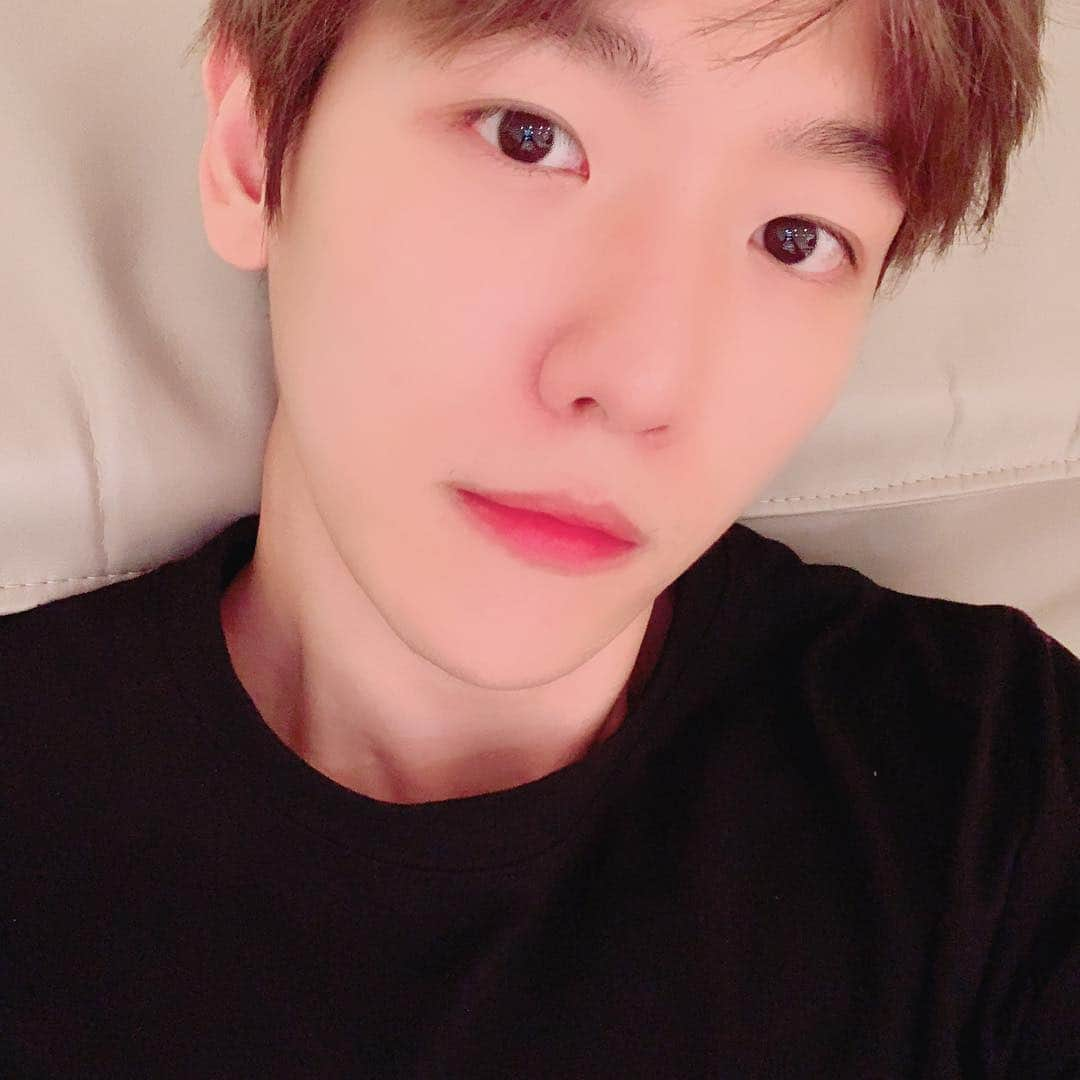 ベクヒョンさんのインスタグラム写真 - (ベクヒョンInstagram)「Merry Christmas🎁✌🏻」12月25日 6時38分 - baekhyunee_exo