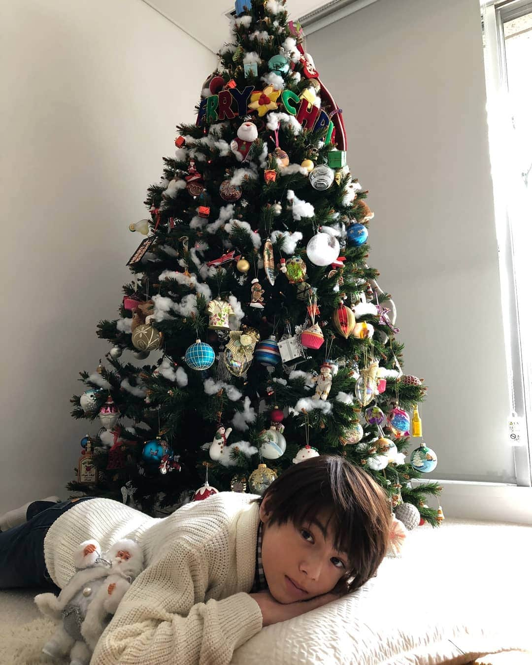 翔さんのインスタグラム写真 - (翔Instagram)「🎄Merry Christmas🎄  皆さんのところにはもうサンタさんやってきましたか？アメリカは24日なのでまだだけど翔は任天堂Switch大乱闘スマッシュブラザーズのソフトとゲーム課金用の現金をお願いしていました🎅🏻 😊素敵なホリデーをお過ごし下さい😊 * * #merrychristmas #いよいよ #クリスマス  #プレゼント #無事に届くかな #switch #大乱闘スマッシュブラザーズ #今年の冬は #何も予定ないし #ゲーム三昧決定 #塾の宿題があって救われた #冬休み2日目 #くるみ割り人形鑑賞 #3日目 #宿題とゲーム」12月25日 7時18分 - sho0509official