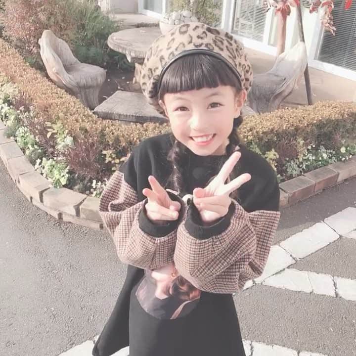 のインスタグラム：「🤣✨💕 ゆずはいつも急に 踊りたくなる時がある🥳✨ * * #ベレー帽#レオパード柄 #ワンピース#お気に入り #韓国子供服#海外子供服 #ファッション#fashion #ゆず#yuzu#ゆずこーで」