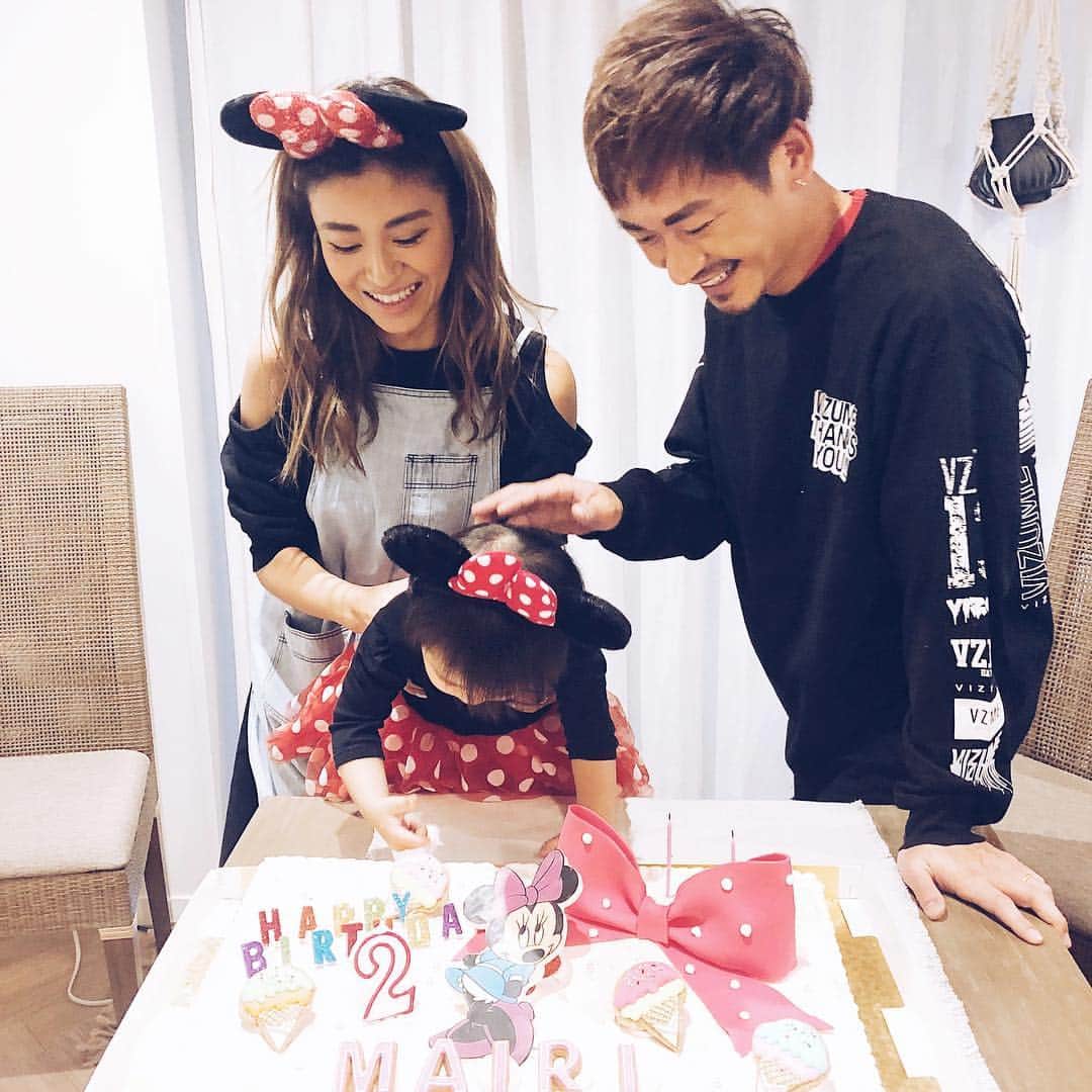 長谷川唯のインスタグラム：「・ ・ 産まれたときからずっとまいりんの成長を見てきてるから2歳になって大きくなったな〜って改めておもうな♥️ ・ ・  たくさんお話しもしてくれるまいりんがたまんなく可愛い🙈✨これからの成長していくまいりんも私にとって楽しみの一つ😍✨✨ ・ ・ みちママ、しんパパおめでとう〜🎄🎁🧡💛🧡 ・ ・ #happybirthday #birthdayparty #love #happy」