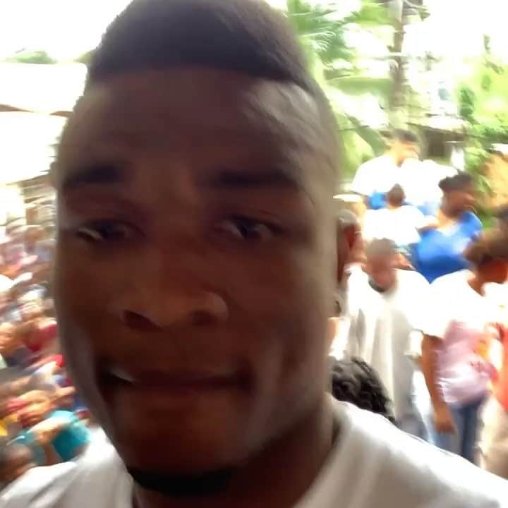 ジョン・コルドバのインスタグラム：「Un año más regalando sonrisas 🎁🎉🎄❤️FELIZ NAVIDAD DIOS LOS BENDIGA」