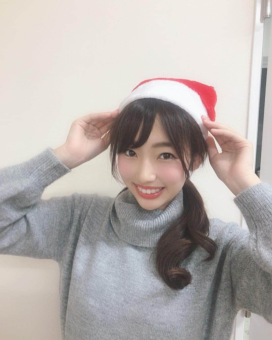 菅真鈴さんのインスタグラム写真 - (菅真鈴Instagram)「. おはまりん☀️ メリーメリーメリークリスマス🎅🎄🎁 素敵な一日になりますように！！❣️ #サンタさん#ミスコン#ミスオブミス#菅真鈴#クリスマス#Christmas#special#day#🎁#🎄#merrychristmas#サンタ#🎅#happy」12月25日 9時18分 - marin.21s