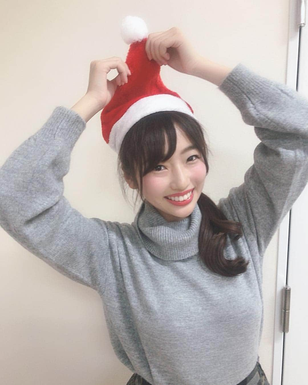 菅真鈴さんのインスタグラム写真 - (菅真鈴Instagram)「. おはまりん☀️ メリーメリーメリークリスマス🎅🎄🎁 素敵な一日になりますように！！❣️ #サンタさん#ミスコン#ミスオブミス#菅真鈴#クリスマス#Christmas#special#day#🎁#🎄#merrychristmas#サンタ#🎅#happy」12月25日 9時18分 - marin.21s