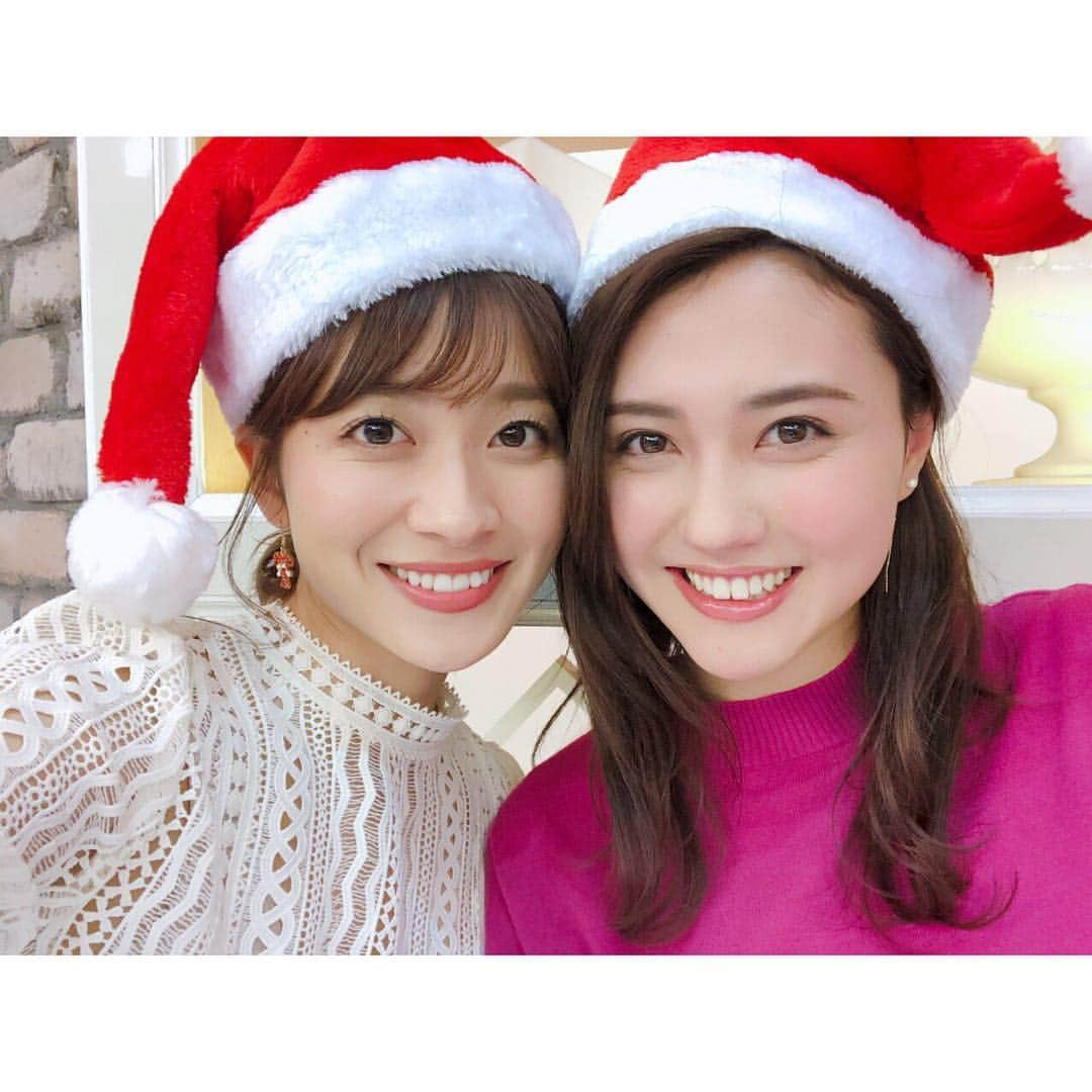 山本里菜さんのインスタグラム写真 - (山本里菜Instagram)「メリークリスマス🎁✨ 同期の山形とサンタさん🎅🎄 今日もあさチャンご覧いただきありがとうございました😊 今年も残り1週間となりましたね！ラスト1週間、どうぞ風邪など引かないように...頑張りましょう🤗✨」12月25日 10時23分 - rinayamamoto_0622