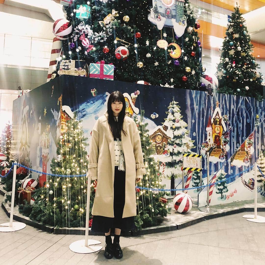 岡本夏美さんのインスタグラム写真 - (岡本夏美Instagram)「クリスマスの私服は 古着のニットで意識してみた  ブランドタグつけてます  #natsuootd #mcc100 #達成がんばってくださいっ #チョコレートプラネット さん」12月25日 21時14分 - okamoto_natsumi