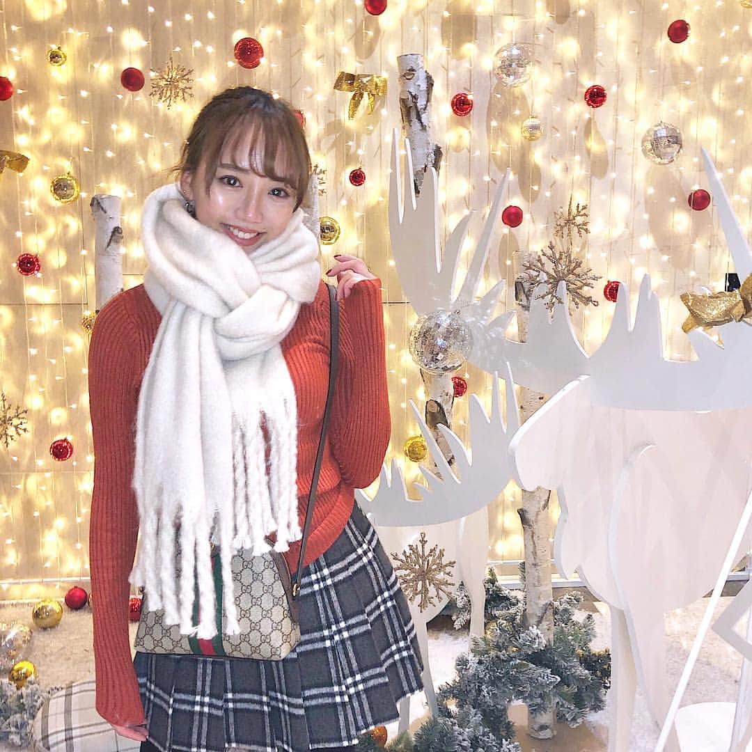 大野真昂さんのインスタグラム写真 - (大野真昂Instagram)「☺︎ ・ Merry Christmas😘🎁 ・ 今年のクリスマスは韓国で過ごしてます🎄 ・ いつも韓国来るときは服は持って行かんけん 今日の服もマフラーも現地調達しました👌🏻 ぜ〜んぶ1000円台🐥💕 ・ 今年のクリスマスプレゼントはダウン🎅🏻 熊本帰ったら1番楽しみなプレゼントも待ってる、、😭❤️ ・ #韓国 #ソウル #韓国旅行 #クリスマス #クリスマスプレゼント #korea #soul #trip #christmas #christmaspresent  ##한국 #서울 #한국여행 #크리스마스 #크리스마스선물」12月25日 21時21分 - 316_mako