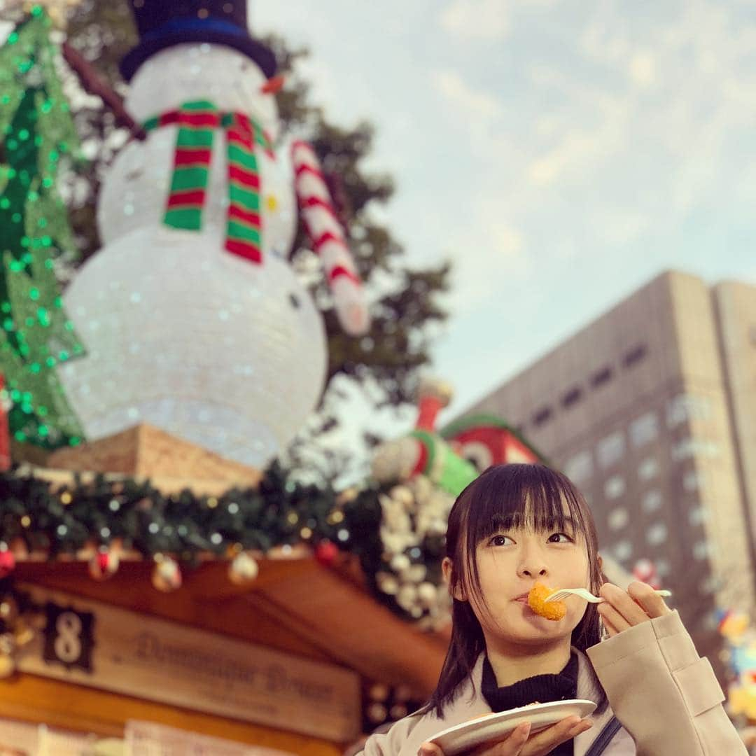 森七菜さんのインスタグラム写真 - (森七菜Instagram)「🎄メリークリスマス🎄 ドラマの撮影が終わった後、とある撮影でクリスマスマーケットに行ってきました！！ #クリスマスツリー #クリスマスマーケット#もりなな #森七菜」12月25日 21時37分 - morinana_official