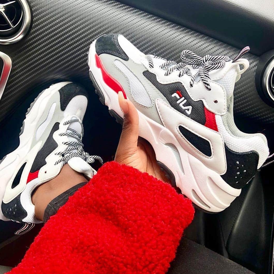 のインスタグラム：「🔥 SALE SALE SALE 🔥 Tag your friends!👯 DM us for orders 📥 www.giftstorefever.com . . . #shoes #heels #sneakers #instashoes #shoestagram #kicks #sneaker #highheels #shoeporn #sneakerhead #stylish #jordans #shoe #shoesoftheday #shoelover #nike #boots #kickstagram #shoesaddict #adidas #purse #fashionshoes #trendy #sneakerheads #bag #shirt #instakicks #shoegasm #jordans」