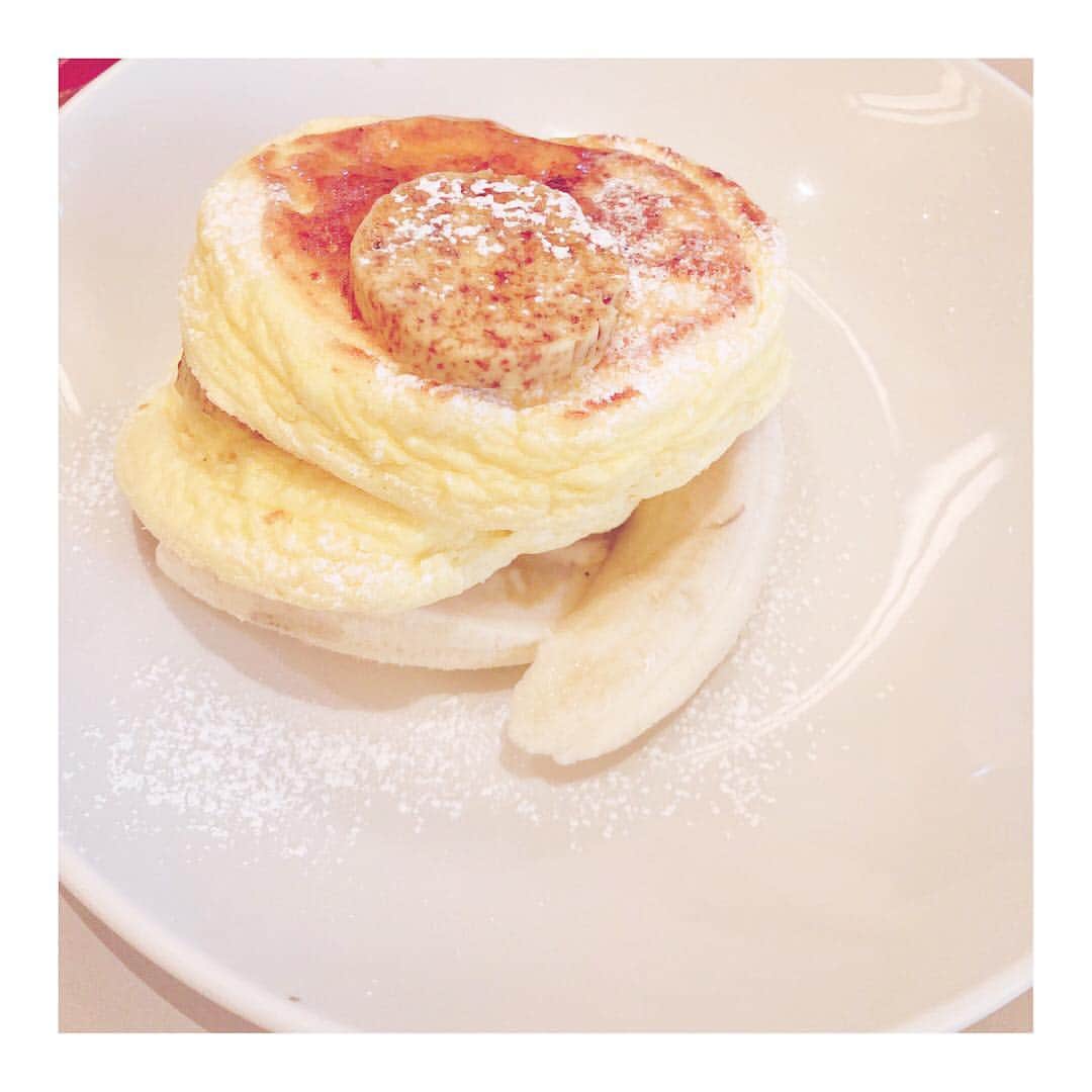 西村歩乃果さんのインスタグラム写真 - (西村歩乃果Instagram)「メリークリスマス🎅🎄 この前billsのパンケーキ食べて 幸せ幸せでした🥞  #cafe #bills #パンケーキ」12月25日 22時19分 - honoka.n28