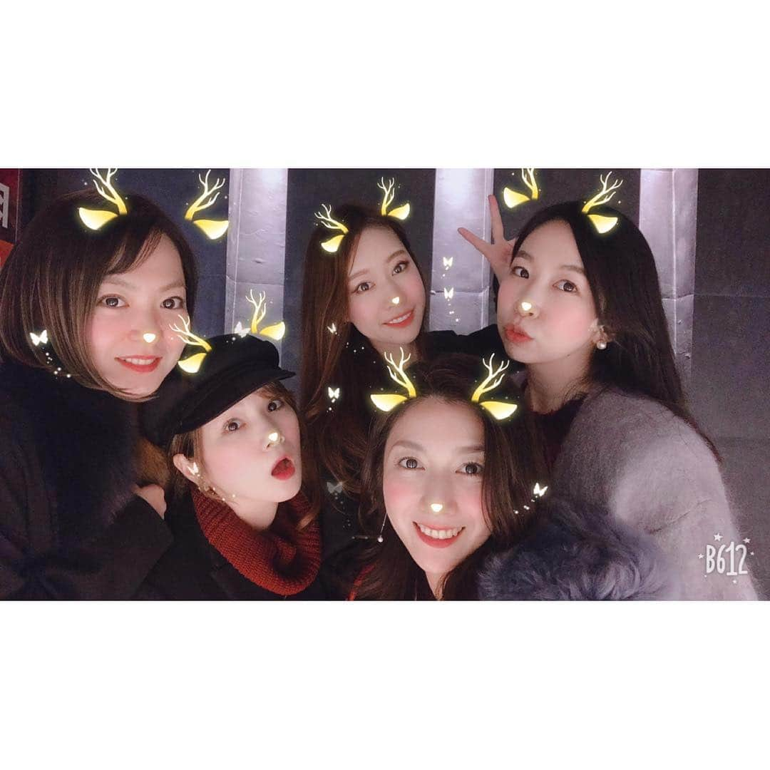 則島奈々美のインスタグラム：「忘年会&クリスマス🎄 今年もみんなにお誕生日お祝いしてもらいました❤️ ありがとう❤️ #まじでいつも爆笑 #4.5時間いたのに歌ったのまじで5曲🤣 #いつもありがとう #ストレス発散 #とりあえず長いのはわかったわ🤣」