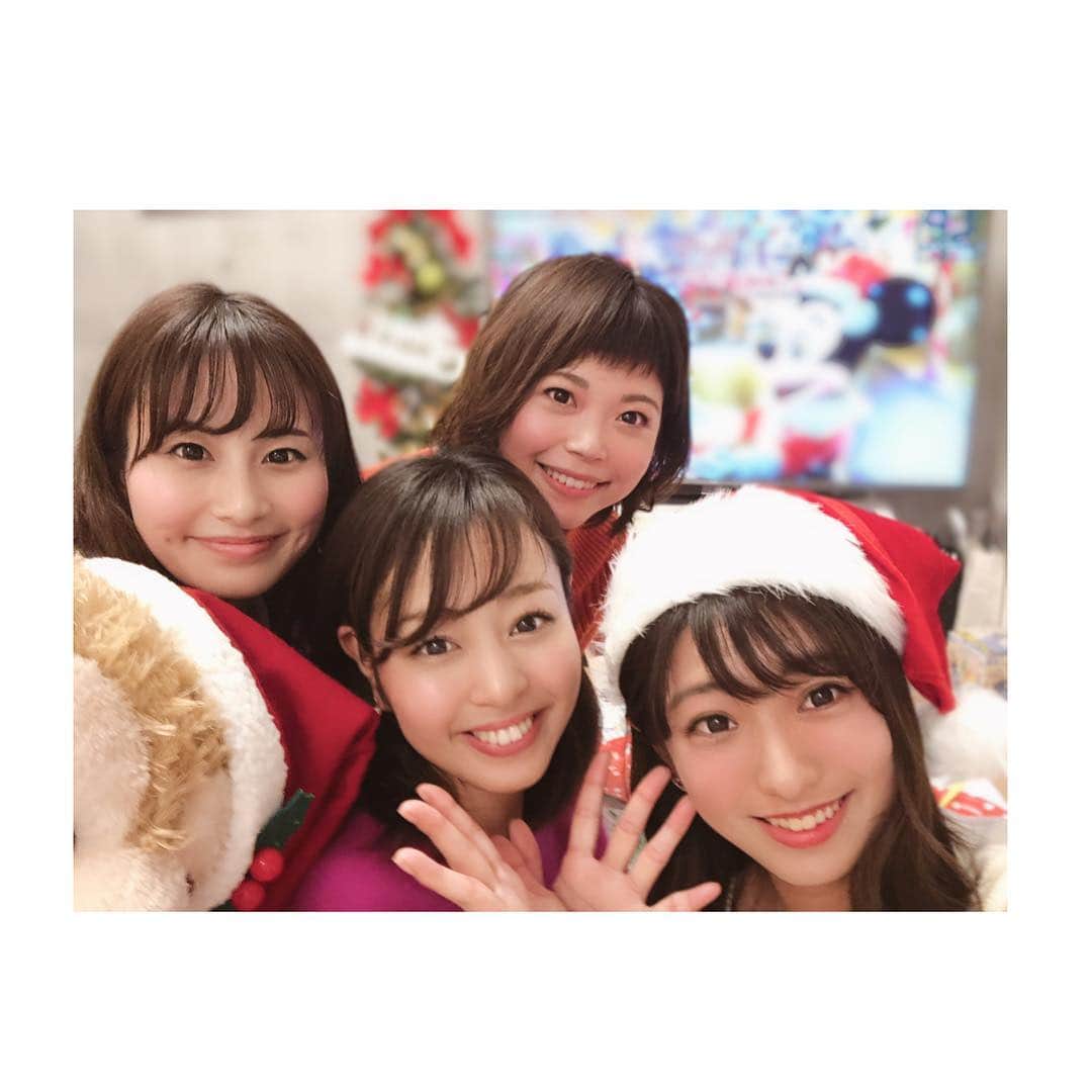 白戸ゆめのさんのインスタグラム写真 - (白戸ゆめのInstagram)「🎄❤️⭐️🎄❤️⭐️🎄❤️⭐️🎄 . Happy Merry Christmas 👼 サンタさん来なかったなあ。。🤶💭 . #クリスマスディズニー #毎年恒例 #35周年ようやく #セレブレーションホテルディスカバー #来年はミラコスタに泊まりたいなあ。。。🤤 #KSB #クリスマスパーティー #アナウンサー #先輩みんな大好き💕 #ゆめサンタ #いとこの子供に今年もプレゼント👶🎁」12月25日 13時31分 - yumeno.s_