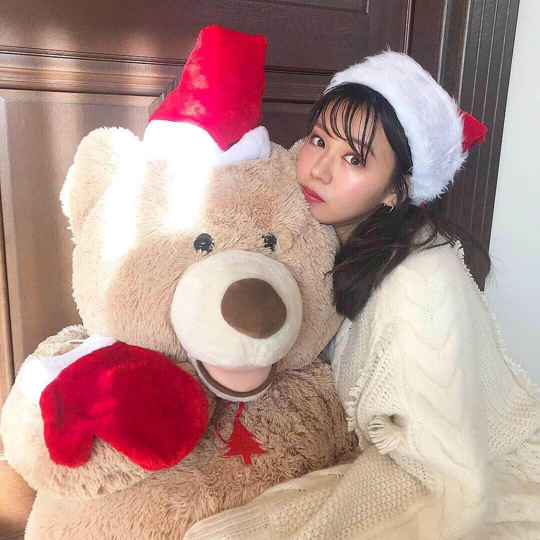 井口綾子さんのインスタグラム写真 - (井口綾子Instagram)「・ メリークリスマス🎅🎁🎄 念のため起きた時枕元確認したけどもうサンタさんは来てなかった😕 いつまで来てたかな、、🙄 クリスマスのハッピーな雰囲気大好き！今日は特にクリスマスらしい予定ないからクリスマスソングひたすら聴きまくる！⭐️⭐️」12月25日 14時28分 - ayako_inokuchi