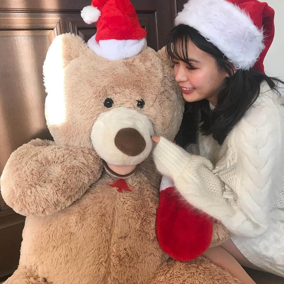 井口綾子さんのインスタグラム写真 - (井口綾子Instagram)「・ メリークリスマス🎅🎁🎄 念のため起きた時枕元確認したけどもうサンタさんは来てなかった😕 いつまで来てたかな、、🙄 クリスマスのハッピーな雰囲気大好き！今日は特にクリスマスらしい予定ないからクリスマスソングひたすら聴きまくる！⭐️⭐️」12月25日 14時28分 - ayako_inokuchi