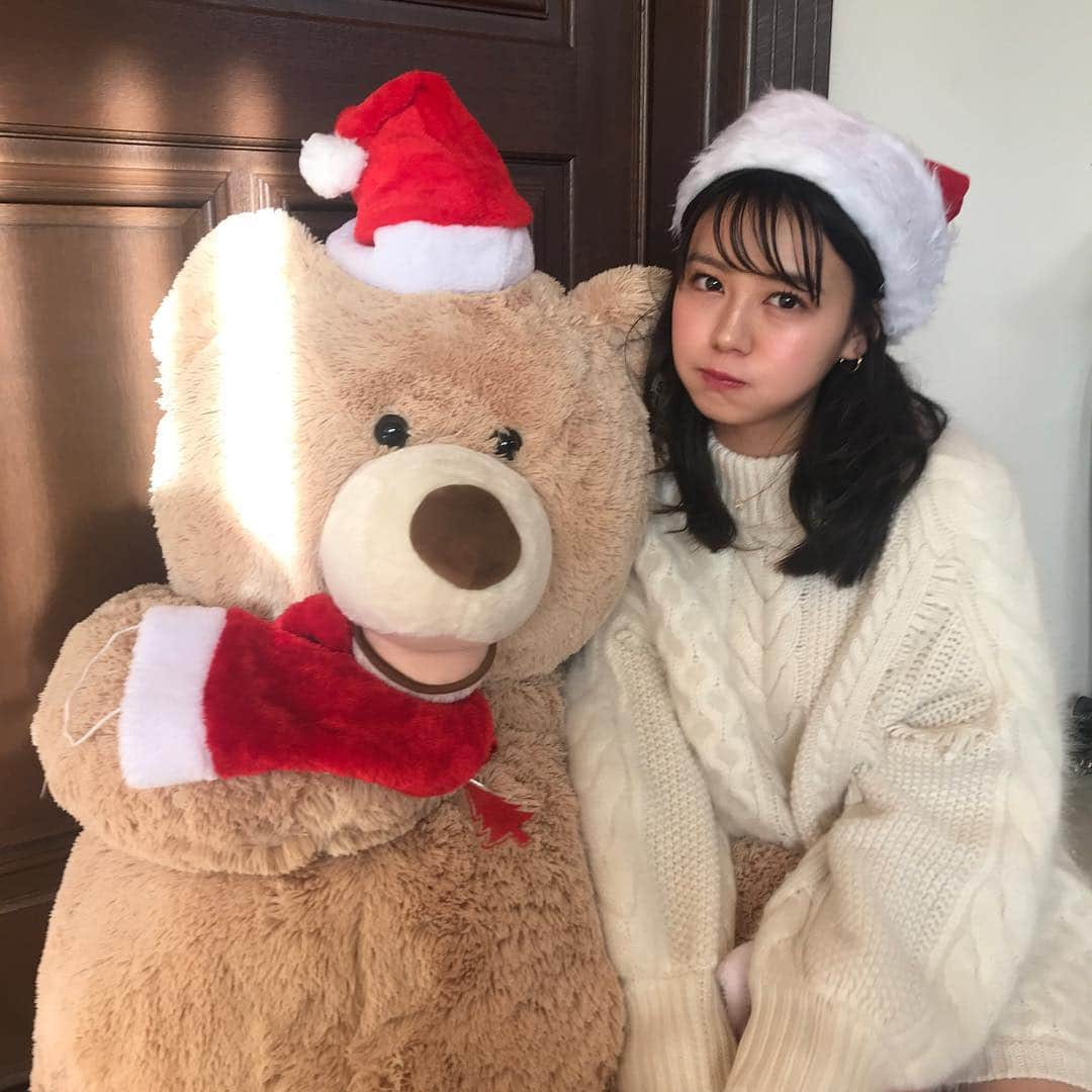 井口綾子さんのインスタグラム写真 - (井口綾子Instagram)「・ メリークリスマス🎅🎁🎄 念のため起きた時枕元確認したけどもうサンタさんは来てなかった😕 いつまで来てたかな、、🙄 クリスマスのハッピーな雰囲気大好き！今日は特にクリスマスらしい予定ないからクリスマスソングひたすら聴きまくる！⭐️⭐️」12月25日 14時28分 - ayako_inokuchi