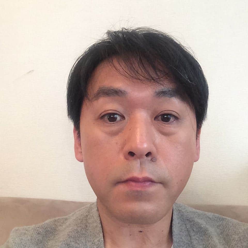 金剛地武志のインスタグラム：「昼食後の待ち時間はとにかく眠い。仕事納めです。」