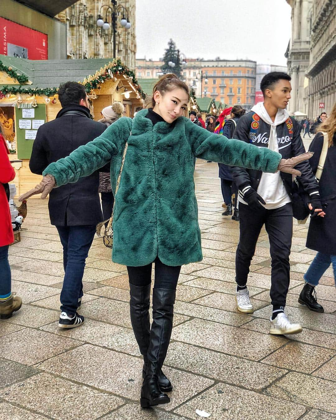 里海さんのインスタグラム写真 - (里海Instagram)「🎄🎄🎄🎄🎄🎄 メリークリスマス 木みたい🤣 普通に撮ったのに頭に木も刺さる いつもおしゃれにならんっp😤」12月25日 15時23分 - satoumi0330