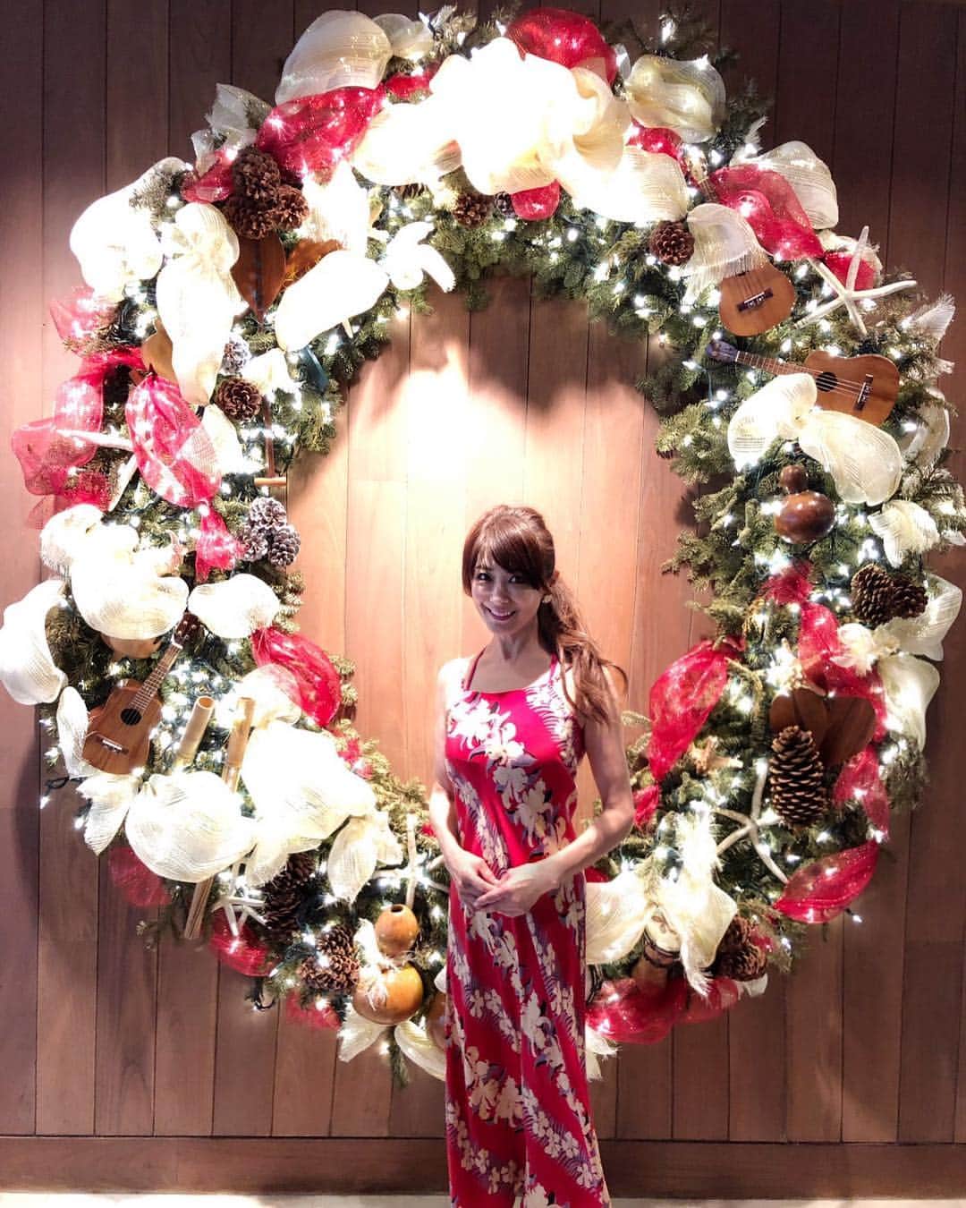 山田佳子さんのインスタグラム写真 - (山田佳子Instagram)「Have a wonderful holiday season2018🎄💕﻿ ﻿ 幾つになってもクリスマスはワクワク 😆﻿ ﻿ #christmastime﻿ #holidayseason﻿ #happy💕﻿ #christmastree🎄﻿ #halekulani﻿ #waikiki🌴」12月25日 16時19分 - yoshiko117