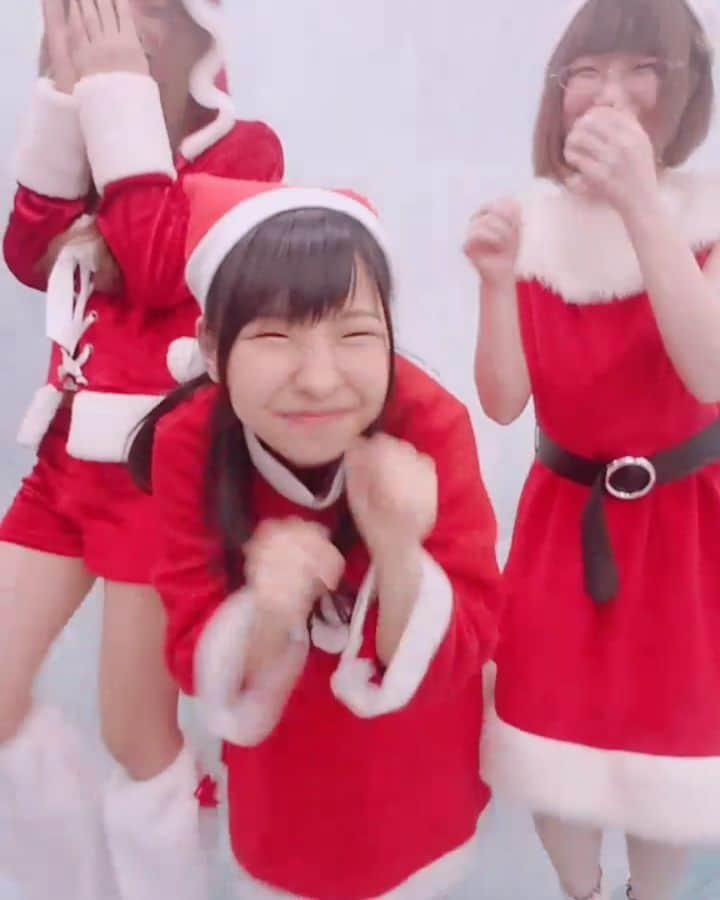 有村瞳のインスタグラム：「最初がうざいほど完璧。笑 いつも意味不明な動画に付き合ってくれる優しいメンバーすきです💓  #christmas #ひとちゃんゆる動画 #盛りガール選手権 #三井瞳 #舞波ゆうり 私もみそさん見つけられなかった。笑」