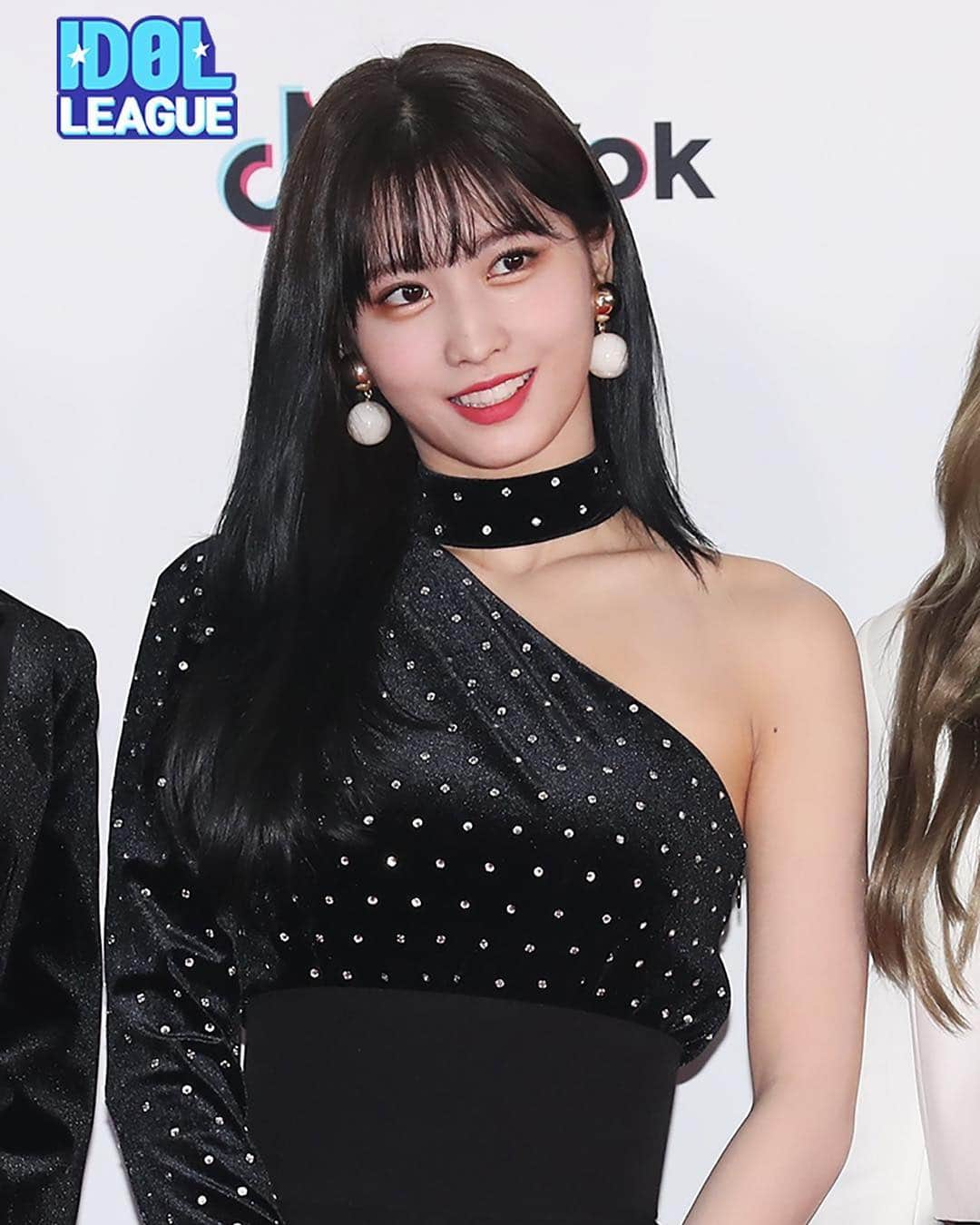 モモさんのインスタグラム写真 - (モモInstagram)「♡ [Fantaken] 181225 - 2018 SBS Gayo Daejun Red Carpet -  #MOMO #트와이스 #모모 #平井もも #もも #TWICE © press」12月25日 17時47分 - momojype