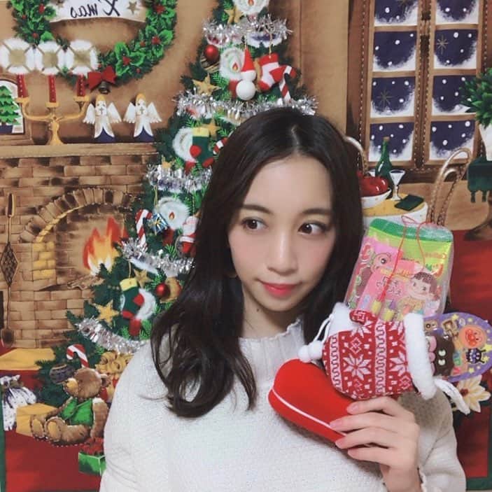 渡辺亜紗美のインスタグラム：「merry christmas..🎄 (ケーキを買いに行ったらもみくちゃになりました)  #Christmas #avex #渡辺亜紗美 #写真だけクリスマス」