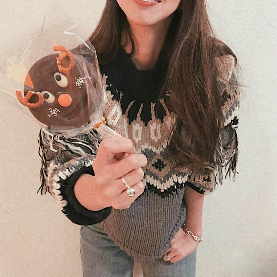 堀江直美さんのインスタグラム写真 - (堀江直美Instagram)「Merry Christmas🎁🎄🎅 * クリスマスに着ようと思っていた新作ノルディック柄のフリンジニット❄️ * そしたらみんな考えることいっしょでスタッフたちとかぶりまくり👏🏻そんなHappy  Christmas❤️ * * #ニット#ニットコーデ#コーデ#コーディネート#HIAND#ざっくりニット#シルバーリング#シルバーアクセ#silver925」12月25日 19時02分 - naomiiiiiiiiiiii