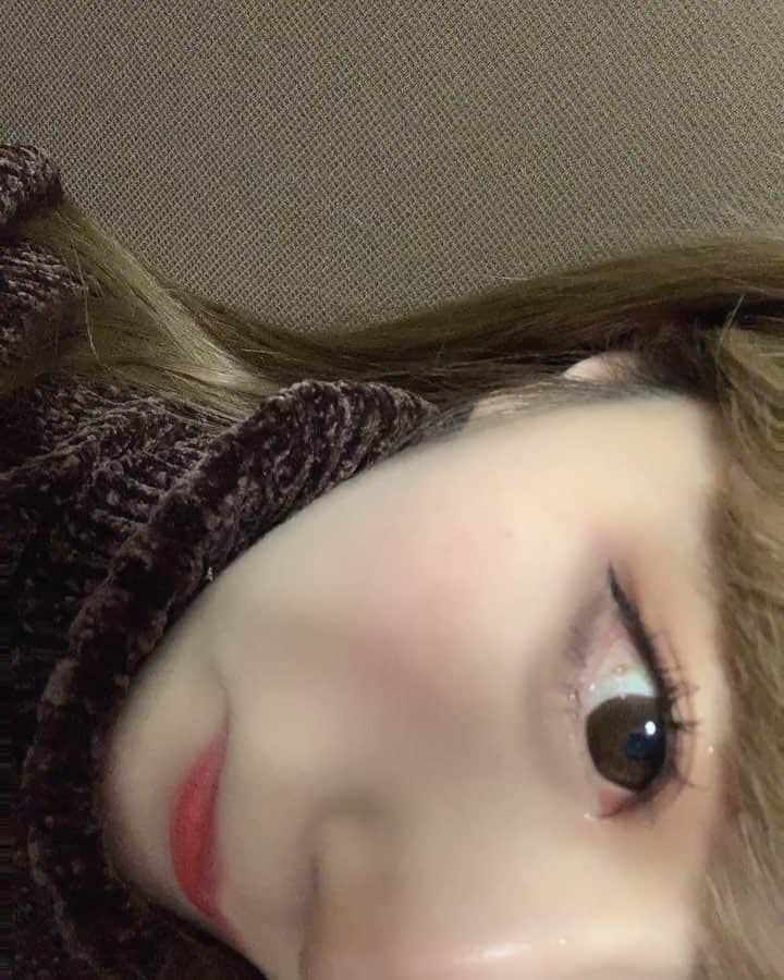 おもてちゃんのインスタグラム：「. ストーリーに載せたアイメイクに結構色々質問を頂いていたんですが、dm返していないのでもし何か聞きたいことがあればここにコメントしてください🥺返信します🥺 #makeup#eyemakeup」
