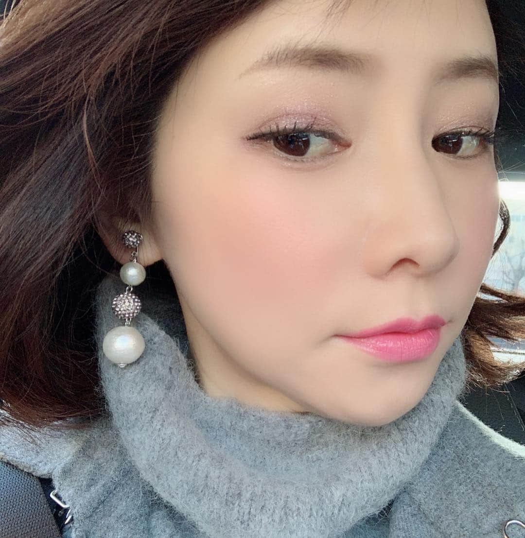 水谷雅子さんのインスタグラム写真 - (水谷雅子Instagram)「#ハンドメイド #ハンドメイドアクセサリー  #手作りイヤリング#コットンパール #キラキラボール#スワロフスキー #水谷雅子#水谷雅子beautybook50の私  手作りの中でお気に入りのイヤリングです😊💖」1月23日 20時41分 - mizutanimasako