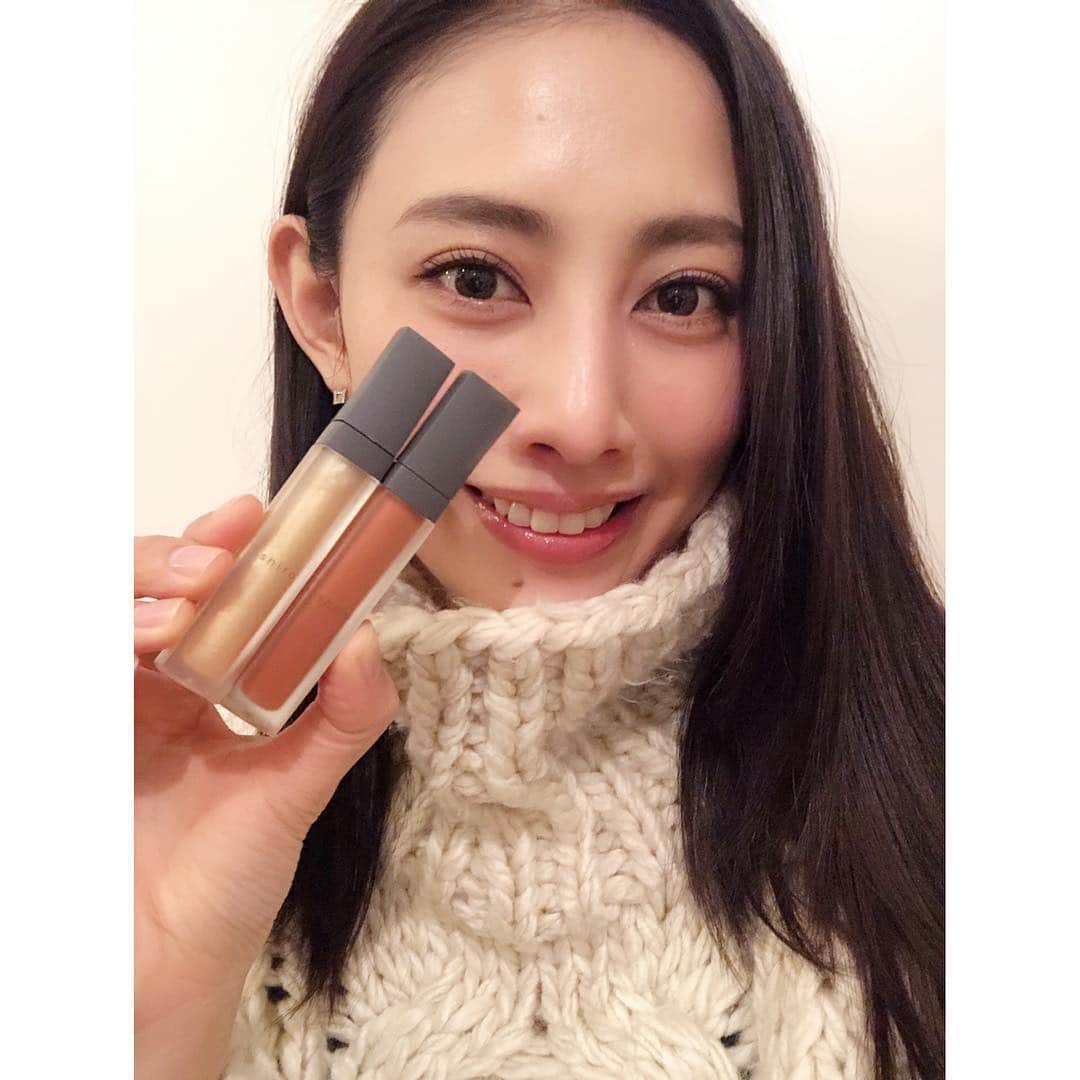 島村まみのインスタグラム：「あまりに良かったので2色買い♡  ゴールドのラメはラメなのに自然でとても綺麗✨  #shiro#ミントジンジャーリップバター#高保湿#リップ#厳選素材#唇うるうる」