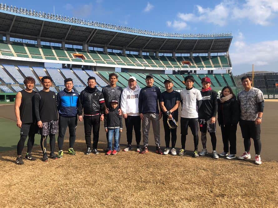 西田哲朗のインスタグラム：「あれ1時間かけて文章うったのに全部きえてます、、、 とりあえずハッシュタグだけでも #岡山#倉敷#倉敷マスカットスタジアム#野球#焼肉#黒場#WB#チーム嶋#楽天イーグルス#嶋基宏#横浜denaベイスターズ #中川大志#楽天イーグルス#山田大樹#ボートレーサー#山口達也#後楽園#桃ボート#手漕ぎボート#鶴#uabaseball#アンダーアーマー#西田哲朗#桃#えび#かに#チェスト#スイミー #平田監督#」