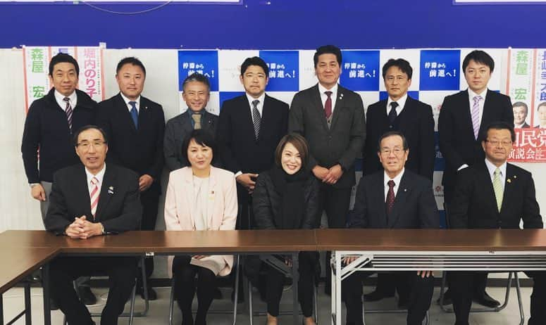 今井絵理子さんのインスタグラム写真 - (今井絵理子Instagram)「今日も山梨県へ🗻長崎幸太郎さん必勝に向けて、甲府市議の皆さんとともに全力で応援しています！山梨県の子どもたち、若者たちが今よりもっと山梨県を好きになり、山梨県が笑顔であふれますように😊  #山梨県 #山梨県知事選挙  #長崎幸太郎 #甲府市 #笑顔あふれる山梨県 #毎日が投票日 #停滞から前進へ  #今井絵理子 #活動 #応援」1月23日 22時12分 - erikoimai0922