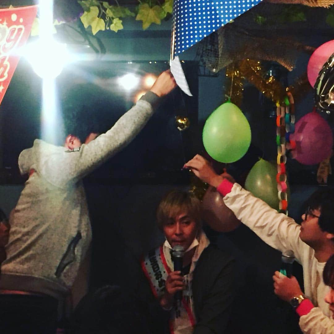 ヒロシさんのインスタグラム写真 - (ヒロシInstagram)「‪ヒロシのお誕生日会、来てくださった方々ありがとうございました！今年も活動の幅を増やして行こうと思ってます。生き残りのみんな！着いてきてね！‬ #ヒロシ #ヒロシです #FOREST COFFEE #47歳 #スパローズ森田」1月23日 22時50分 - hiroshidesu.official