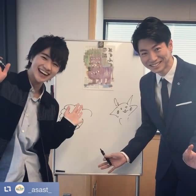のインスタグラム：「#repost @_asast_ via @PhotoAroundApp  ゲストに木戸大聖さんをお迎えしてお送りします！ 事務所の先輩後輩という間柄の2人の楽しいトークが聴けたり、木戸さんにもマルチタスクに挑戦していただいておりますので、このあと20時からの再放送ぜひチェックしてください！  #あさステ #矢崎広 #木戸大聖 #agqr #今日も1日お疲れ様でした #おかえりなさい #このあと20時からニコニコあさステチャンネルにて再放送します #会員様限定のアフタートークもあるのでぜひ観てみてください . . みなさん、『あさステ！』観てくださいましたかー❓ 矢崎さんとのトークに楽しみまくってる僕が皆さんに物凄く伝わったかと思います😆 そして最後は矢崎さんの"ピカチュウ(?)"に笑いが止まりませんでした🤣🤣(笑) すごく楽しい時間だったのでまた『あさステ！』に出演したいな、って改めて思いました✨ . さあ、明日は『どうぶつ会議』初日‼️ 千秋楽まで"全力疾走"で頑張って行きたいと思います🐆💨」