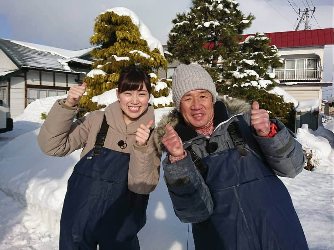 服部未佳さんのインスタグラム写真 - (服部未佳Instagram)「先週の旅サラダ生中継は、青森県弘前市の「一町田セリ」ラッシャーさんと共にご紹介しました✨ その後のハッピィでは、ばーんのお二人も😆 寒さで凍ったセリ田の中での収穫、厳しい作業です…！良い湧き水で育ったセリは、根も茎も太くしっかりしていて、香りも豊か。これまで脇役だと思っていたセリの魅力、再発見でした！セリが主役のお料理、どれもすごく美味しかったです！ 一町田セリを守る会の皆さん、収穫体験からセリ料理のお振る舞いまで、ありがとうございました😊 #セリ #一町田セリ #セリ鍋 #旅サラダ #ラッシャー板前 さん #ばーん #髙田千尋 さん #ユイティ さん #ハッピィ」1月23日 23時43分 - mikahattori_aba