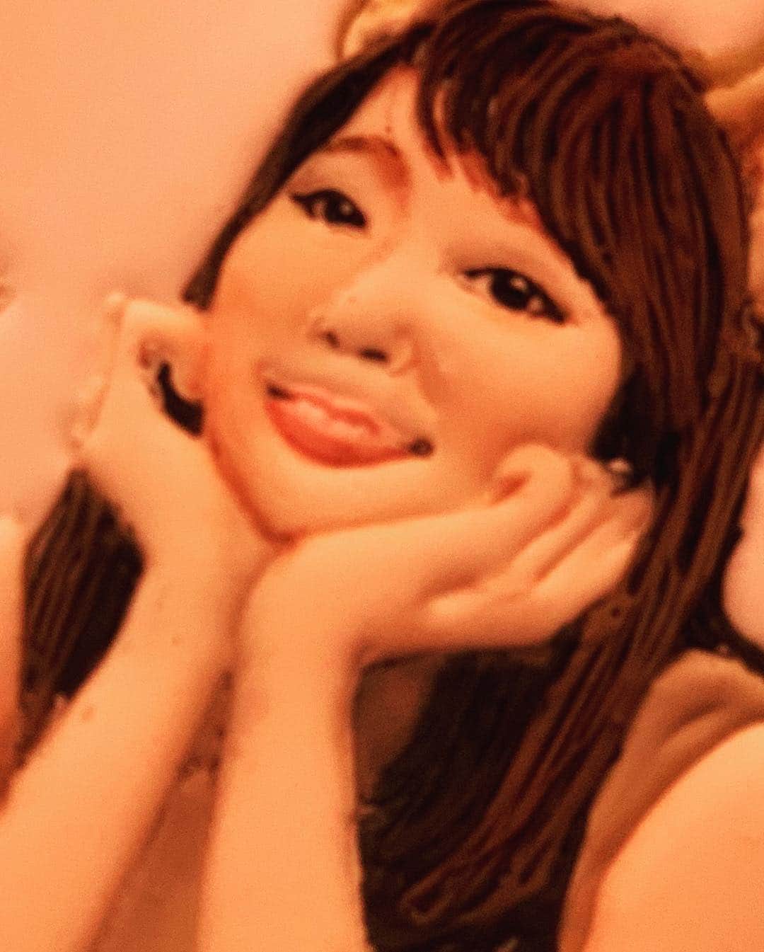 吉岡里帆さんのインスタグラム写真 - (吉岡里帆Instagram)「似顔絵クッキーが、、、 シュールな表情だったので📷w 鼻息荒そうです。ムフって。」1月19日 20時13分 - riho_yoshioka