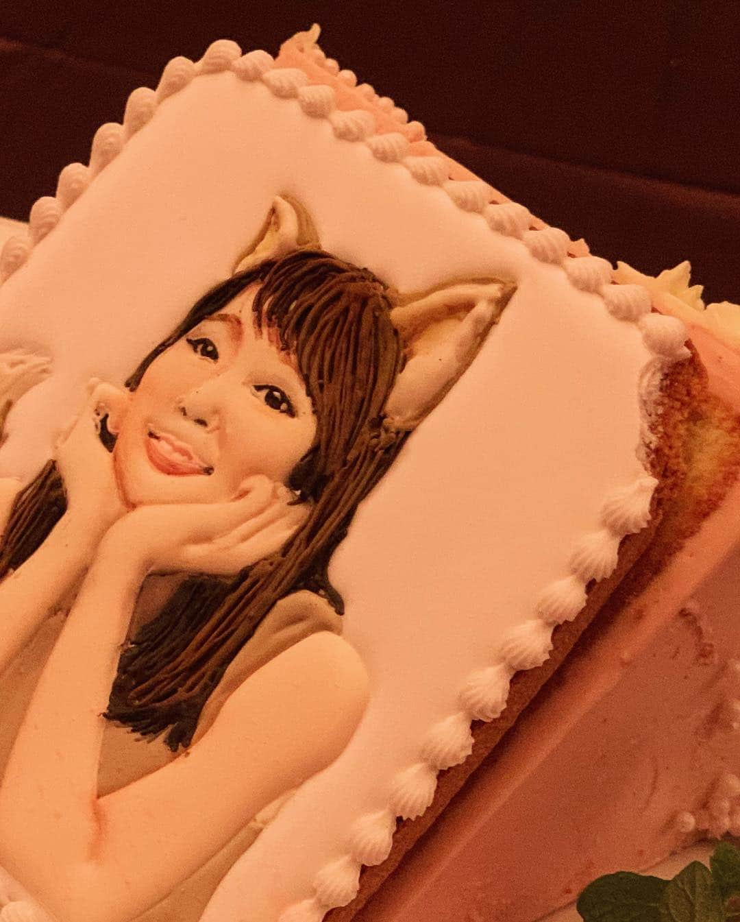 吉岡里帆さんのインスタグラム写真 - (吉岡里帆Instagram)「似顔絵クッキーが、、、 シュールな表情だったので📷w 鼻息荒そうです。ムフって。」1月19日 20時13分 - riho_yoshioka