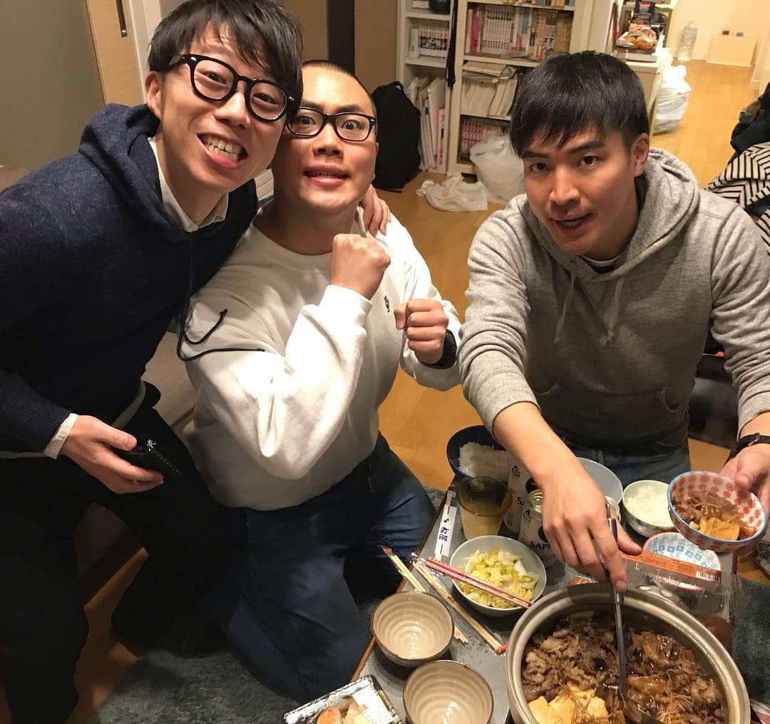 じろうさんのインスタグラム写真 - (じろうInstagram)「ワタナベの東北三人衆が新年会しにきた。イヌコネクション戸川(青森市)、ハナコ岡部(秋田市)、キサラギ富樫(鶴岡市)。みんな頑張ってる。 すき焼き作ってくれた。美味しかったよ〜。」1月19日 22時53分 - sissonne_jiro