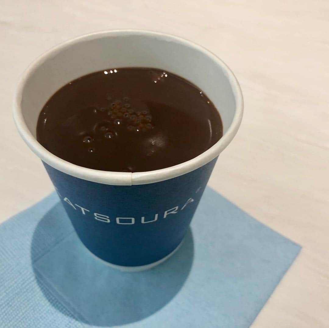 那須愛里さんのインスタグラム写真 - (那須愛里Instagram)「〝KATSOURA🍫〟﻿ カツゥーラで﻿ イタリアのホットチョコレート＝チョコラータ🥤﻿ ﻿ ﻿ イタリアのホットチョコは﻿ はじめて飲みましたが、﻿ これはまぁ驚きました！！😳﻿ ﻿ 濃厚さ、どろっと加減はもはや、﻿ 飲み物ではないです！﻿ プティングに近いイメージ！﻿ ﻿ ﻿ ﻿ ﻿ 日本初上陸したカフェ﻿ @katsoura_japan ﻿ TBS内とマイナビブリッツ内にあるよ★﻿ ﻿ #chocolat #chocolate #chocoholic #chocolataddict #chocolatadviser ﻿﻿﻿﻿ #KATSOURA﻿﻿ #カツゥーラ﻿﻿﻿ #チョコレート好きな人と繋がりたい #チョコレート#チョコレート中毒#チョコレート中毒な私#チョコ中毒 #365日毎日がチョコレート #チョコレート好き #チョコレートに埋もれたい#チョコレートソムリエ #ショコラアドバイザー﻿﻿#ホットチョコレート #チョコラータ﻿」1月19日 23時49分 - aaairixoxo