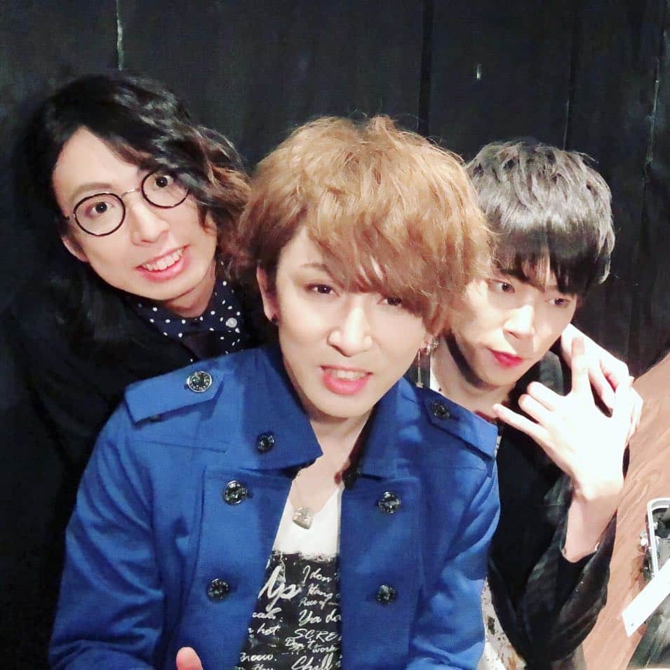 Daisukeのインスタグラム：「福岡ライブありがとう。ツアー完走しました。 思えばクラウドファンディングがきっかけで決めたツアー、どの公演も来てよかったって思わせてくれるフロアに感謝です。いつもありがとう。 3/28東京ライヴと3/29に旅行というか、プチ企画みたいなやつやります。 詳細は近日！！ 改めて北海道、大阪、福岡ありがとうー！ #Daisuke #SHUNSUKE #KEITO」