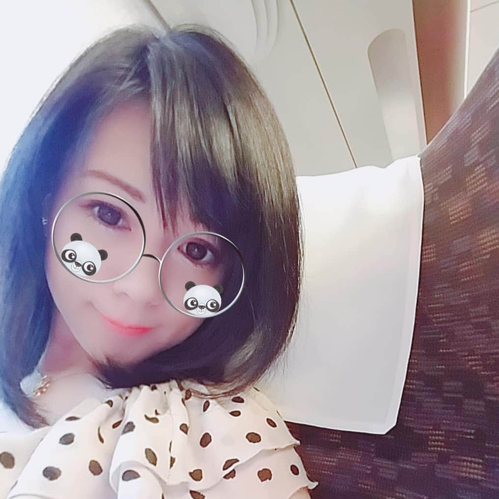 上西小百合のインスタグラム：「移動中❤」