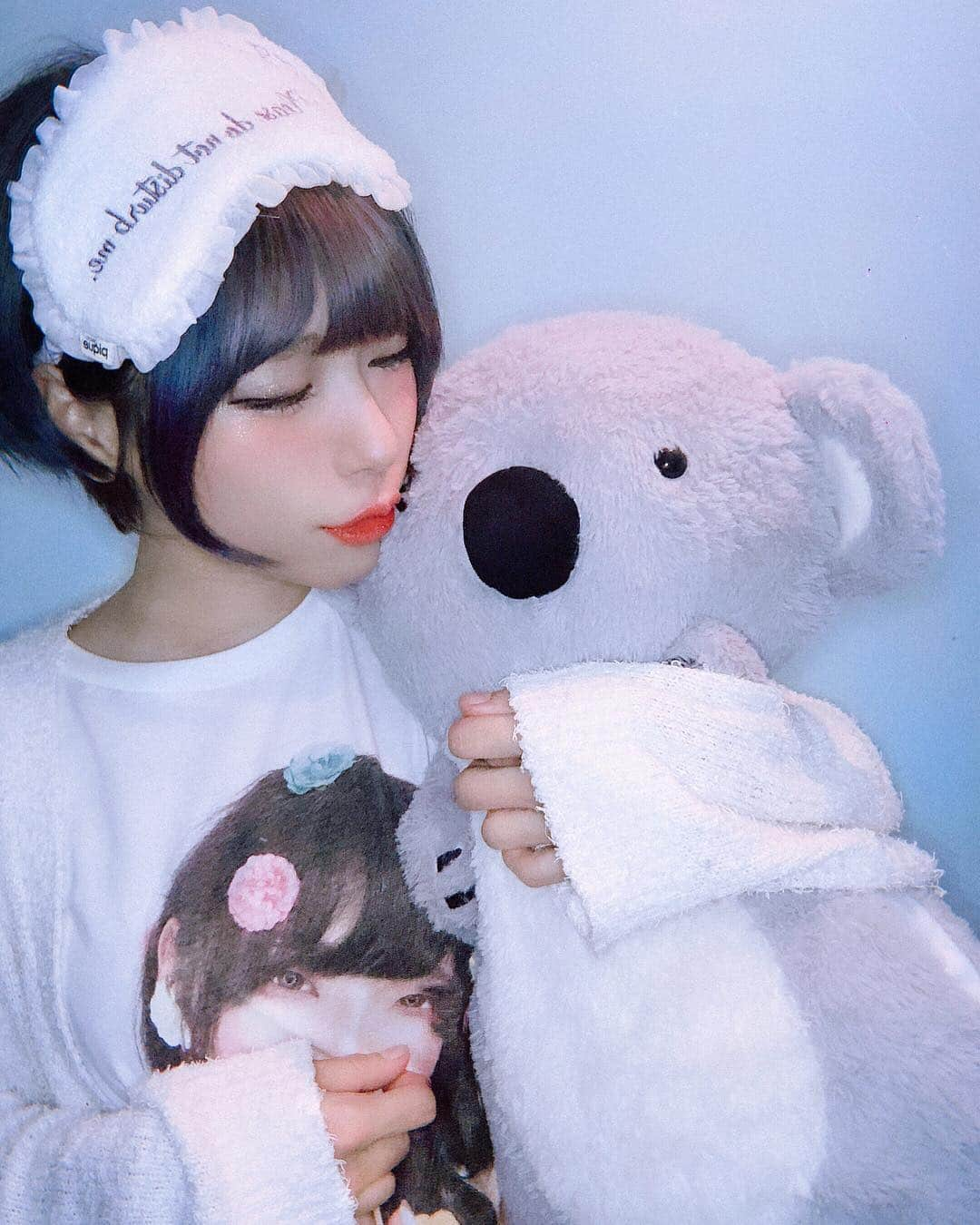 病夢やみいさんのインスタグラム写真 - (病夢やみいInstagram)「_ #zzz#koala🐨#sleepy#sleepysleepy  #gelatopique#二丁魁#ぺいにゃむにゃむ #CY8ER#japaneseidol#jpopidol #bluehair#bluehairedgirl #tattoogirl#healthgoth」1月20日 13時00分 - yammy__________