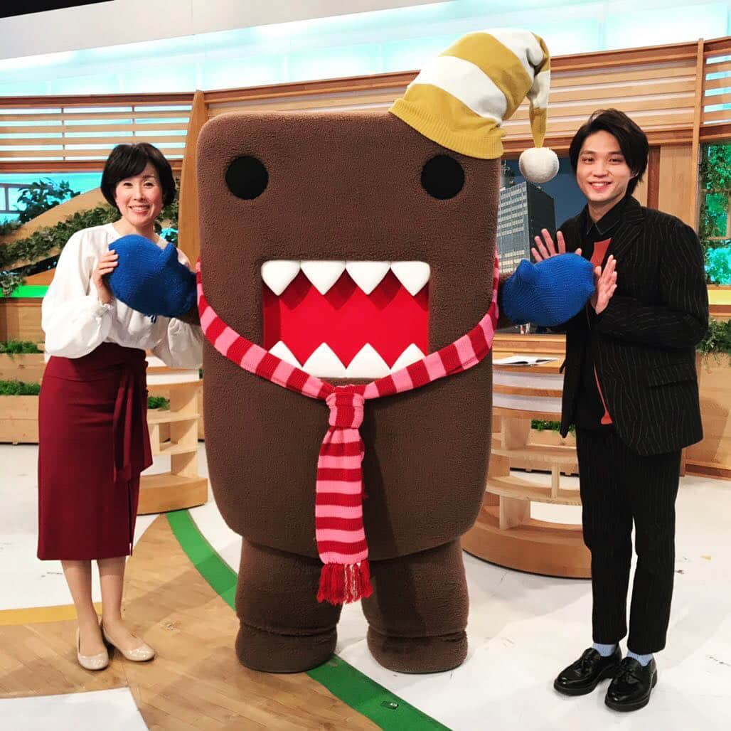 磯村勇斗さんのインスタグラム写真 磯村勇斗instagram どーも Nhk ご覧頂きありがとうございました 観たい番組は見つかったかな 中條誠子さん どーもくんと どーもくん今日はウィンタースポーツ仕様でした ニット帽のポンポンブンブンでしたね笑