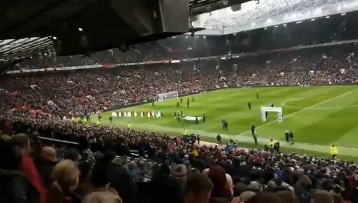 ルハンのインスタグラム：「OMG ❤️❤️像做梦一样 @manchesterunited #mufc」