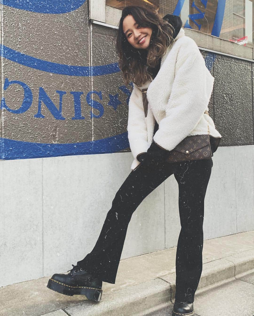 宮崎絹子さんのインスタグラム写真 - (宮崎絹子Instagram)「寒すぎて 毎日極暖ヒートテックを着てるからあったかさ重視のコーディネートになってしまう🤣」1月20日 9時21分 - babykiy