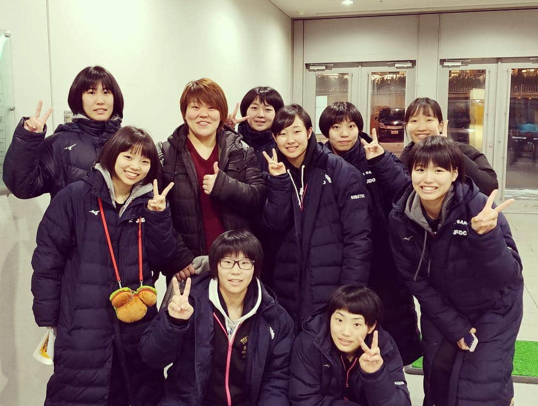 杉本美香さんのインスタグラム写真 - (杉本美香Instagram)「・ きたえーる トップアスリートチャレンジ スポーツ応援米 ＠北海道立総合体育センター ・ レバンガ北海道のバスケ体験🏀 フロアカーリング体験🥌 柔道体験🥋 ・ 立派な体育館で立派な畳でステキな女子高生サポートのおかげで無事に柔道体験が出来ました🥋 ・ 1年生〜4年生の体力向上やスポーツへの関心のキッカケということで行われてるイベント！ ・ そこで柔道を体験してくれる機会をいただけたことに感謝⭐️ ・ もっともっとスポーツにも柔道にも関心を持ってもらいたいので私は普及を続けようと思います💪😉 ・ サポートとして東海大札幌の女子選手10人が来てくれました！ 本当に本当に最強の助っ人でした！ 大変やったのと私の無茶振りにも応えてくれて嫌な顔一つしない素直な子たちでした☺️ 関わったからには応援しよう💪 頑張れ！そしてありがとう⭐️ ・ 今回もアシスタントのあいすけ氏のサポートあっての成功やと思う！！ ありがとう😊 また、よろしくお願いします🙇‍♀️ ・ #きたえーる #北海道立総合体育センター #トップアスリートチャレンジ #スポーツ応援米 #東海大札幌女子柔道部 #あいすけ #笑顔 #smile😊」1月20日 10時19分 - mika__sugimoto