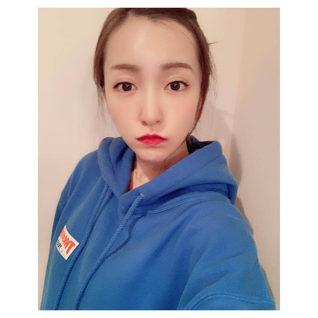 板野友美さんのインスタグラム写真 - (板野友美Instagram)「ぶるーまん💙  今日も1日お疲れ様でした*ˊᵕˋ* いい夢みてねっ✩ #友style」1月20日 23時01分 - tomo.i_0703